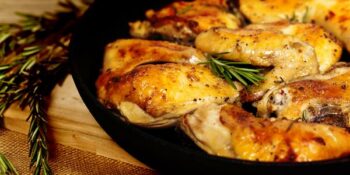 frango assado com alecrim e cardamomo