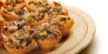 mini tortinha salgada com cogumelos