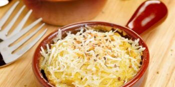 escondidinho de frango, batata baroa e cogumelos
