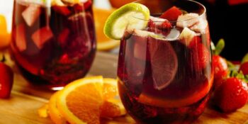 sangria com limão e cardamomo