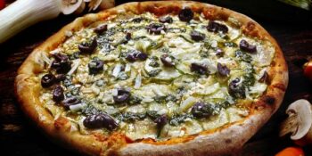 pizza de abobrinha e azeitona
