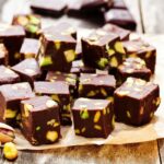 chocolate ao leite caseiro com pistache simples e fácil