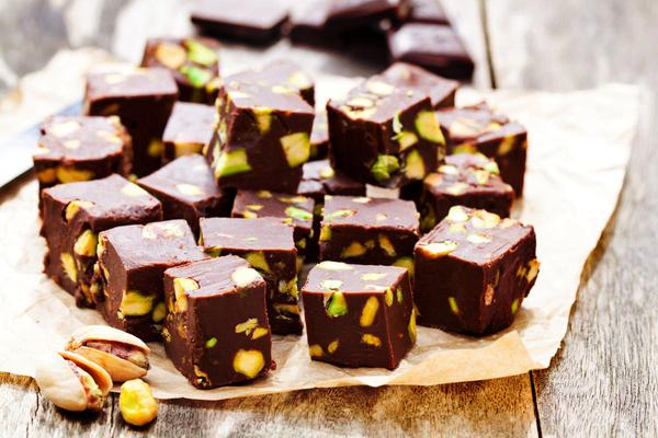 chocolate ao leite caseiro com pistache simples e fácil