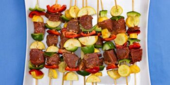 espeto de carne e abobrinha