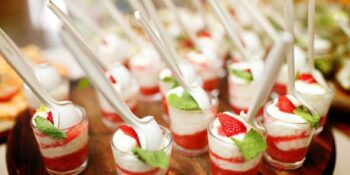 aperitivo de morangos para festa, com morango e marshmallow