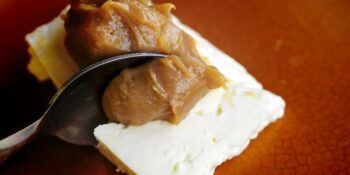 doce de leite com canela, cravo e queijo