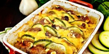abobrinha gratinada com cogumelos e nozes