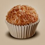 Receita de brigadeiro de coco caramelado para fugir do tradicional