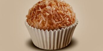 brigadeiro de coco caramelado