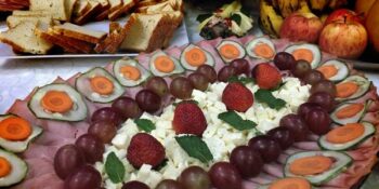 bandeja de frios e frutas