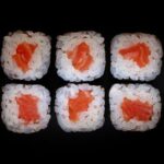 Receita de sushi maki com salmão para quem ADORA comida japonesa