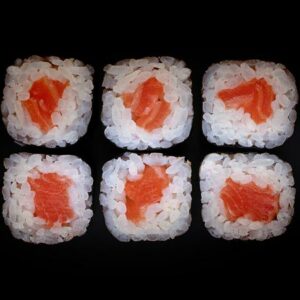 Receita de sushi maki com salmão para quem ADORA comida japonesa