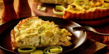 quiche de queijo provolone e alho poró