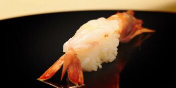 sushi niguiri de camarão