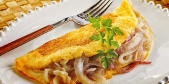 omelete com cebola
