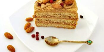 pavê com doce de leite e amêndoas