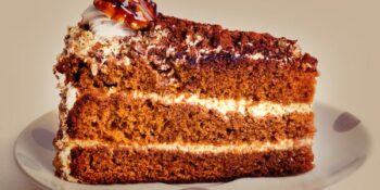 bolo de mel e nozes