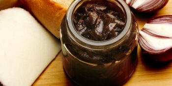 chutney de ameixa e cebola