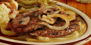 bife de carne moída com molho