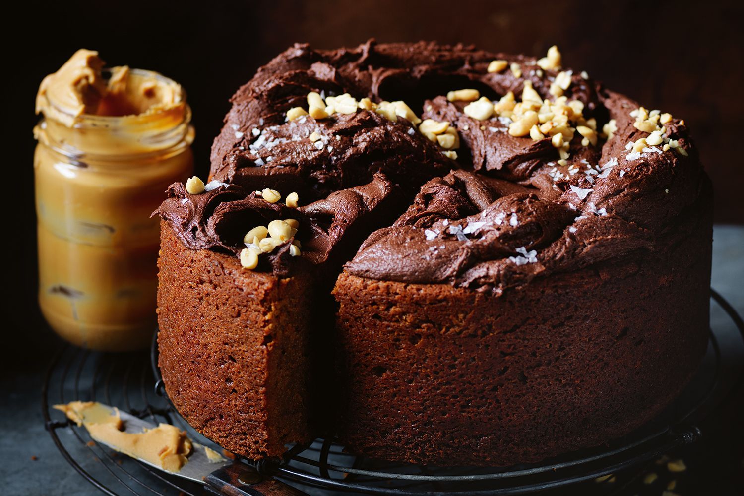 Bolo de chocolate com amendoim