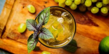 sangria com uva e limão