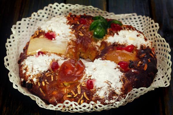 Receita de rosca doce com frutas mega fácil e saborosa
