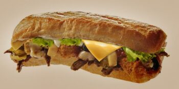 sanduíche de frango empanado