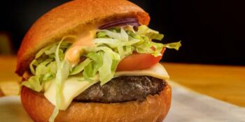 cheeseburguer com molho rosé