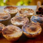 Essa receita de empada de banana DESMANCHA na boca de tão leve