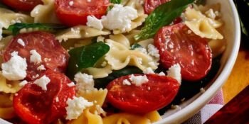 macarrão gravatinha com ricota e tomate