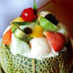Salada de fruta no melão: bem gourmet sem gastar muito, bem simples!