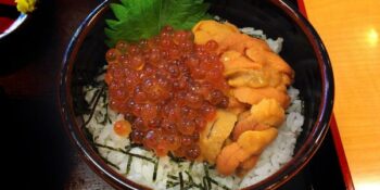 prato oriental com caviar de salmão