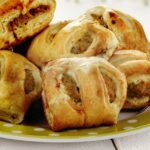 Mini pão recheado com carne tudo gostoso