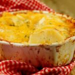 Receita de gratinado de batata e queijo cheddar de preguiçoso