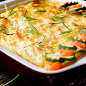 Receita de batata gratinada com carne de porco muito suculenta 🐖