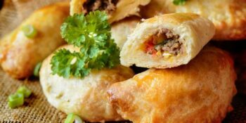 pastel de carne com massa assada
