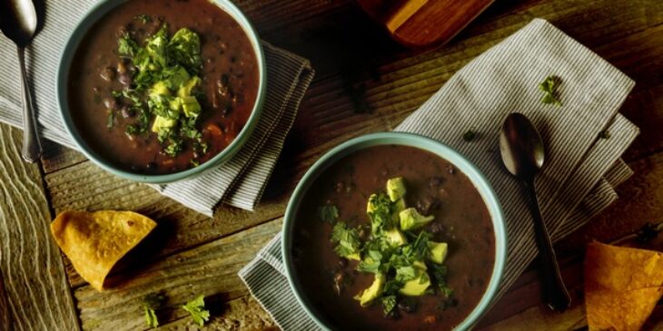 Receita de sopa de feijão com muitos benefícios para saúde!