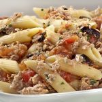 penne com molho de tomate e atum