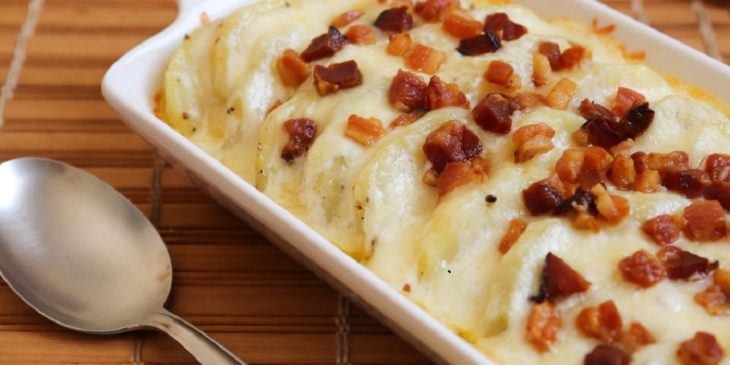 Batata gratinada com bacon e queijo