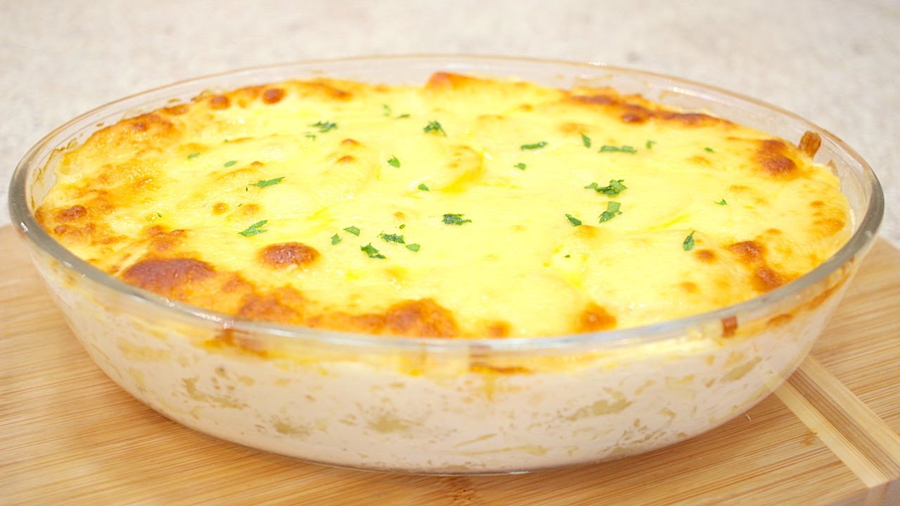 Olha esse suculento gratinado de batata e queijo cheddar da @isamaramancio