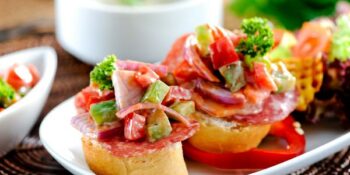 bruschetta com salaminho