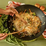 Macarrão de arroz com bacon