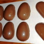 ovo de Páscoa caseiro recheado com mousse @isamaramancio