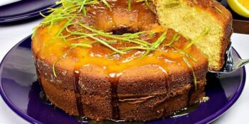 Bolo de fubá com laranja no liquidificador