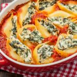 Conchiglione gratinado recheado com frango e requeijão