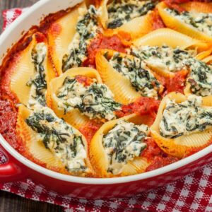 Conchiglione gratinado recheado com frango e requeijão