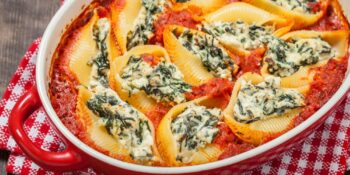 Conchiglione gratinado com recheio de frango e requeijão