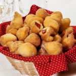 Bolinhos de chuva 'assados' com goiabada - Imagem por CLAUDIA