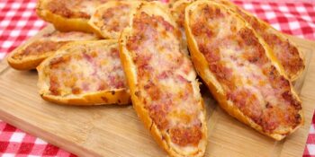 Receita fácil: Pão com linguiça de forno
