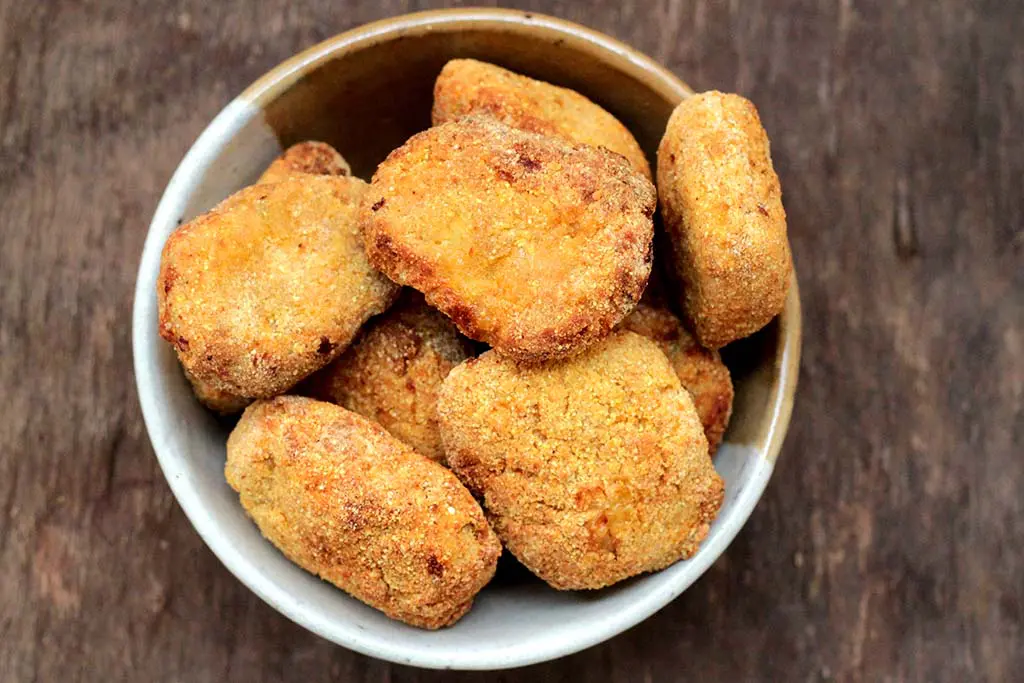 Nugget de frango caseiro - Imagem por Mel e Pimenta